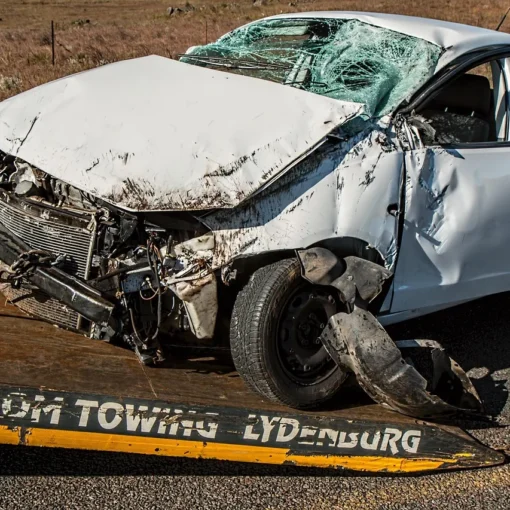 Vehículo dañado después de un accidente de tráfico